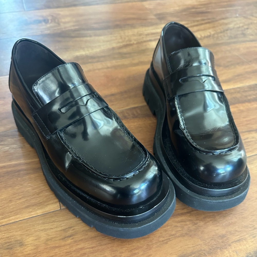 Woman’s Black Loafers Bottega Veneta